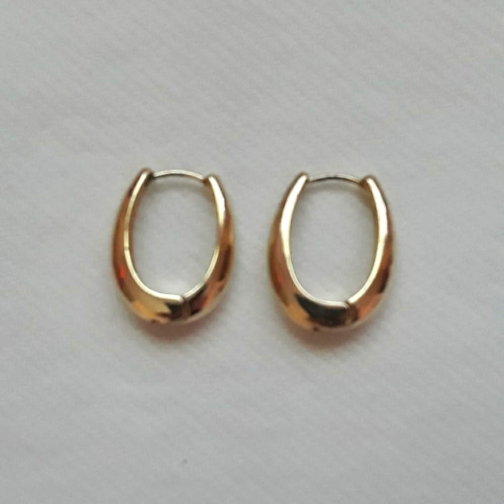 Goldtone 3/4" earrings